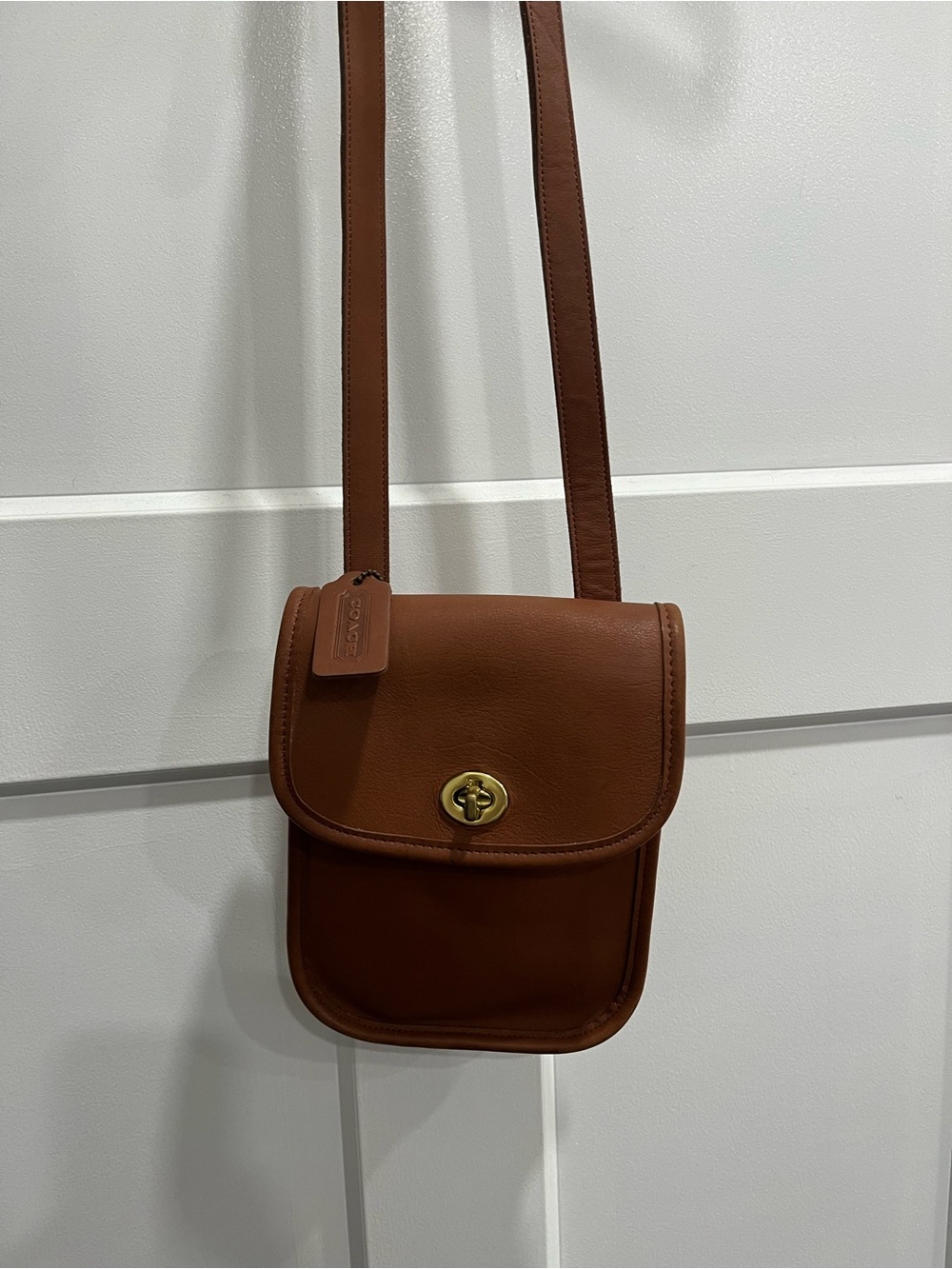 Coach Vintage Leather Scooter side pack in  Brown